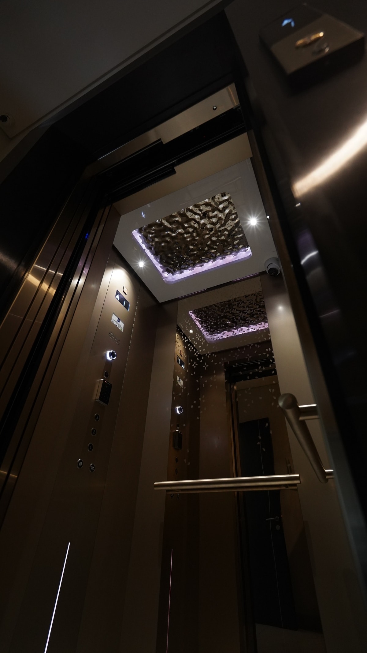 Lift Mewah dengan Pintu Kaca di Morizen, Sumarecon Bekasi! Lift Mewah dengan Pintu Kaca di Morizen, Sumarecon Bekasi!
