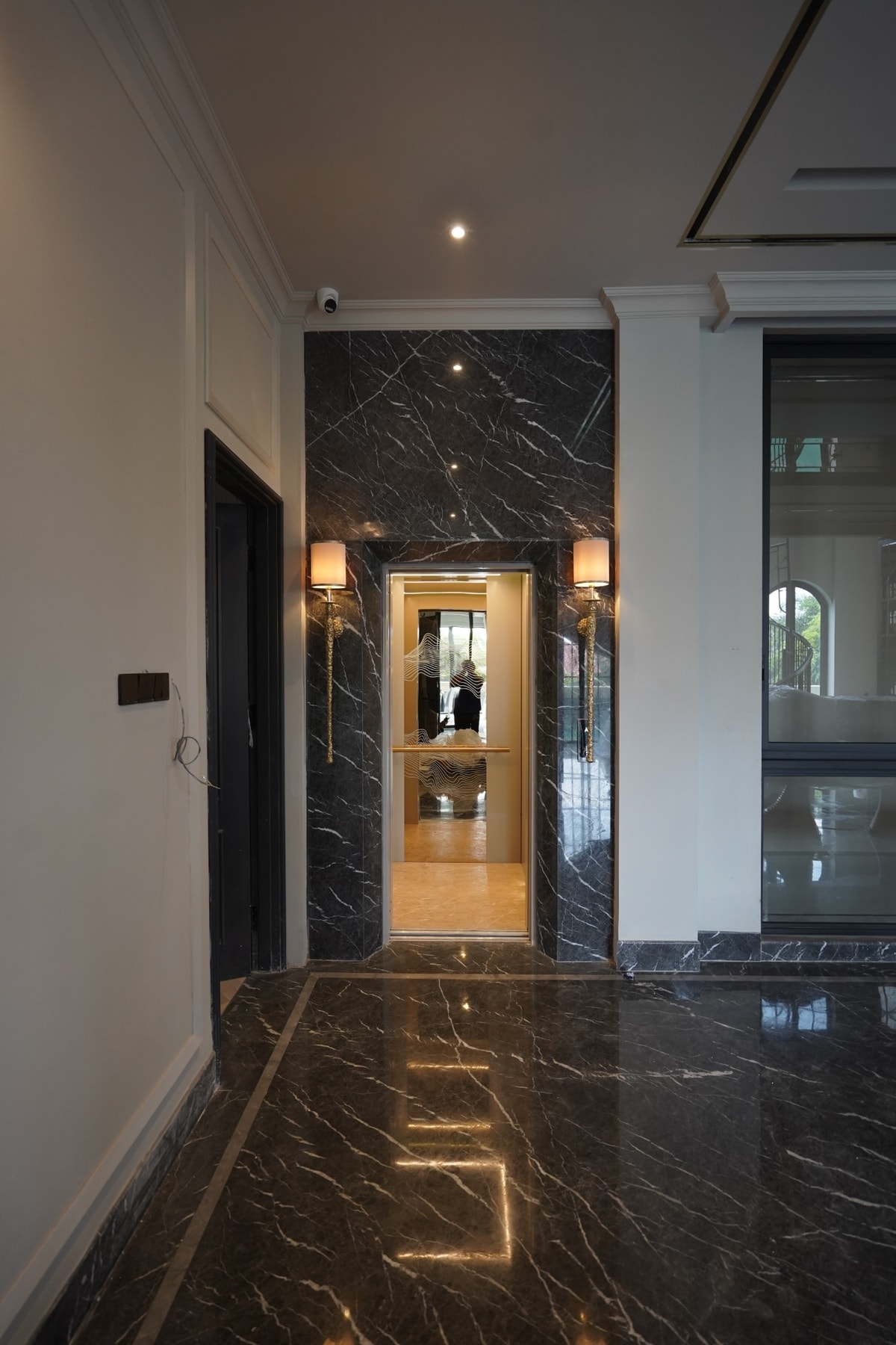 Perpaduan Finishing Marmer dan Dinding Etching Mirror Mewah di Terogong Pondok Indah Perpaduan Finishing Marmer dan Dinding Etching Mirror Mewah di Terogong Pondok Indah