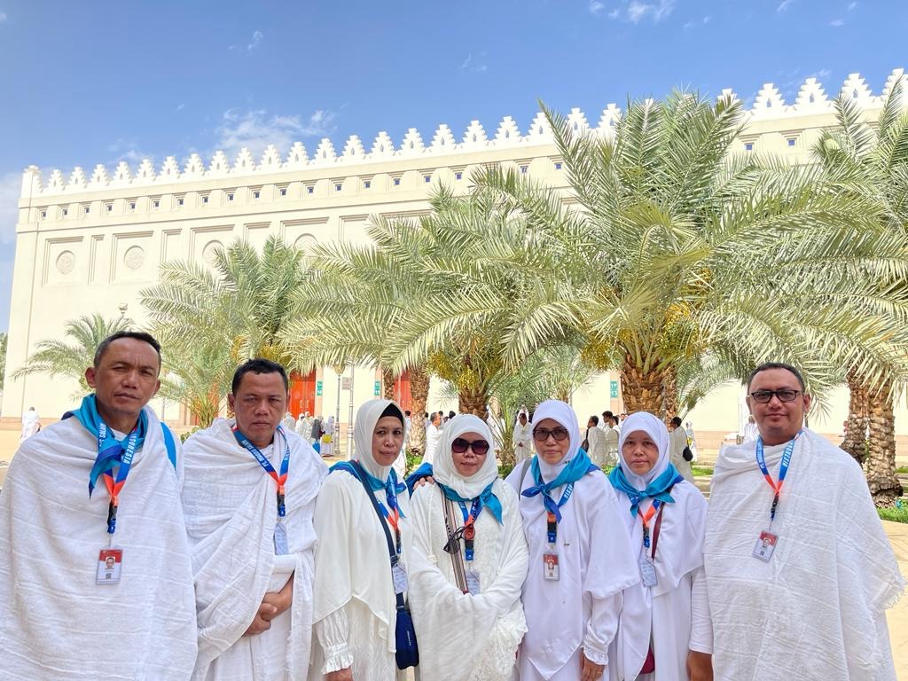 Mau pergi umrah bersama keluarga tapi takut tidak ada yang membimbing dari awal? Mau pergi umrah bersama keluarga tapi takut tidak ada yang membimbing dari awal?