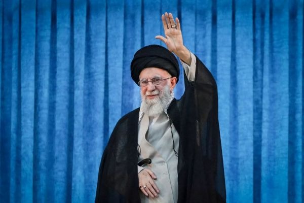 KISAH HIDUP SAYYID ALI KHAMENEI Sang Pemimpin Yang Baru Berpulang Kepada Kekasih-Nya KISAH HIDUP SAYYID ALI KHAMENEI Sang Pemimpin Yang Baru Berpulang Kepada Kekasih-Nya