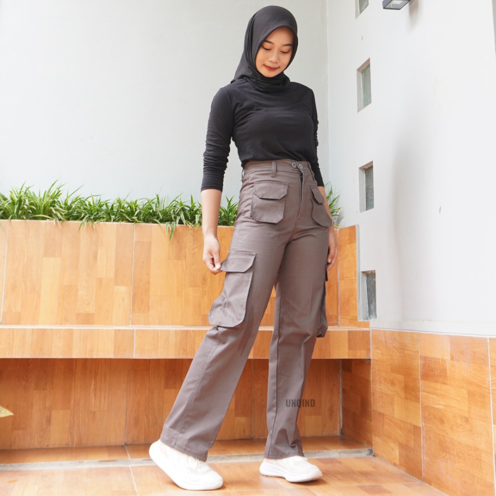 Bahan:Satin Super Premium
dengan 4 kantong cargo yang membuat kamu tampil lebih keren.Tampil keren dan fashionable dengan celana cargo Uniquee.Indonesia