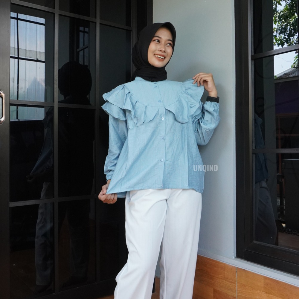❤️ Bahan : Linen
❤️ Bahan tidak kaku 
❤️ Kerah bulat, terdapat kancing hudup 
❤️ Model ruffle dibagian bahu sampai depan