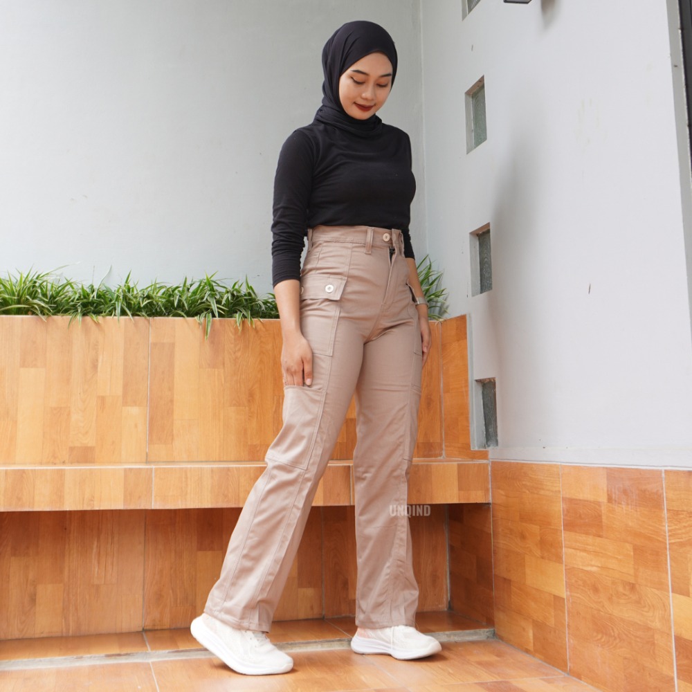 Bahan:Broken Twill Premium
dengan 2 kantong cargo dan 2 kantong standar yang membuat kamu tampil lebih keren.Tampil keren dan fashionable dengan celana cargo Uniquee.Indonesia