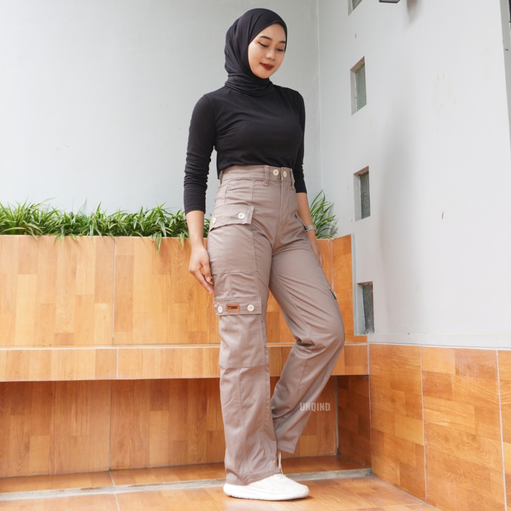 Bahan:Broken Twill Premium
dengan 4 kantong cargo yang membuat kamu tampil lebih keren.Tampil keren dan fashionable dengan celana cargo Uniquee.Indonesia
