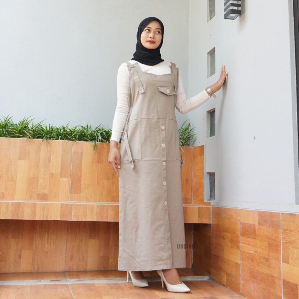 Tali pundak yang bisa di atur panjang pendek nya sesuai selera, terdapat 2 saku aktif dibagian samping kiri dan kanan, terdapat kancing variasi di depan dan memberi kesan stylish kekinian