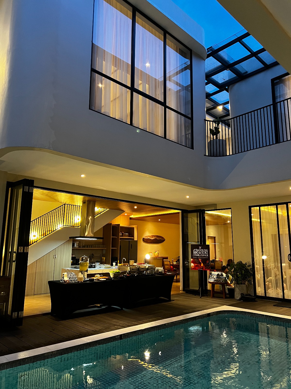 Nikmati acara tanpa Repot menyiapkan makan malam dengan Catering Service Karnevor.id Bandung