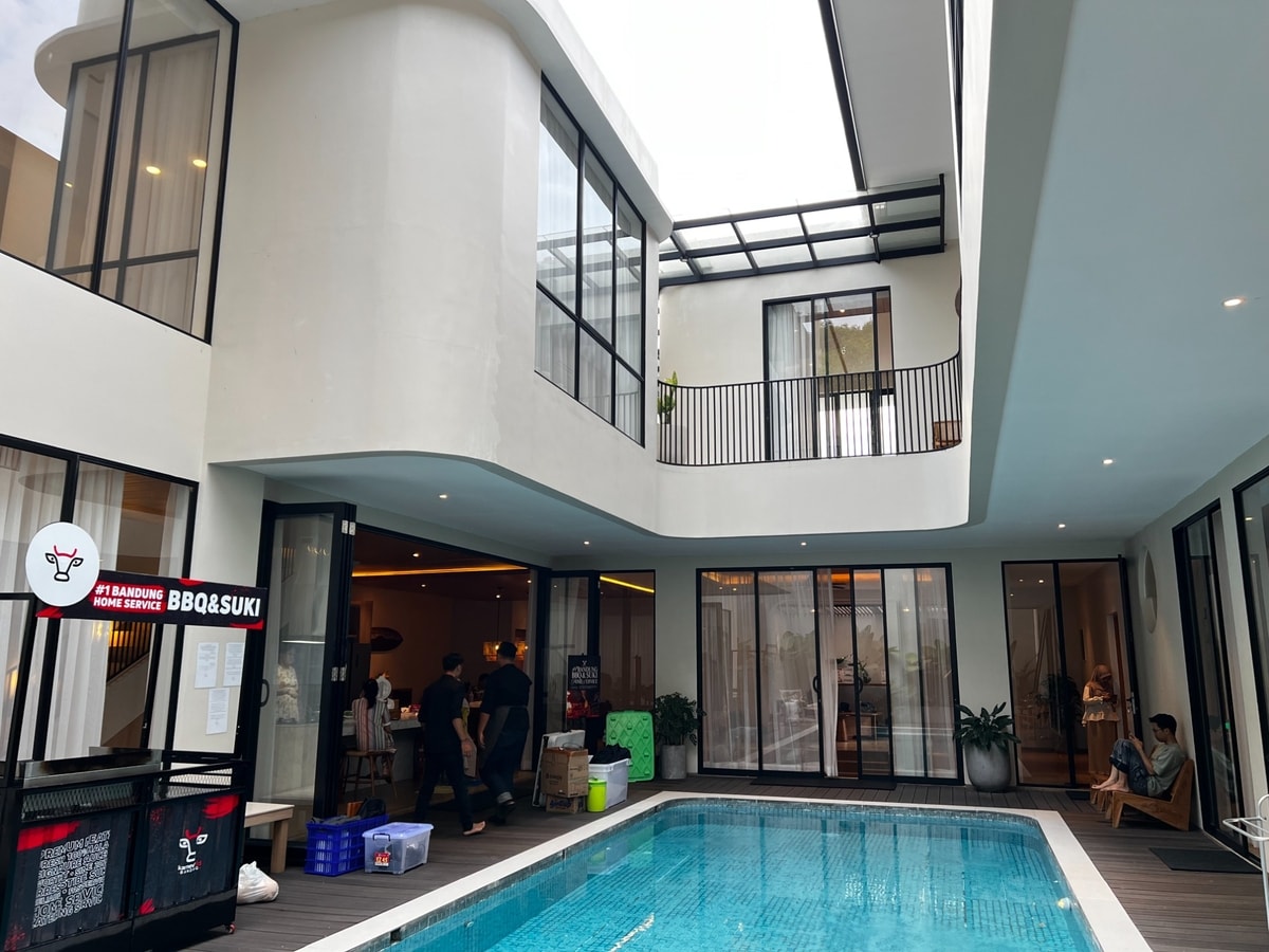 Area Pool Maplewood Villa