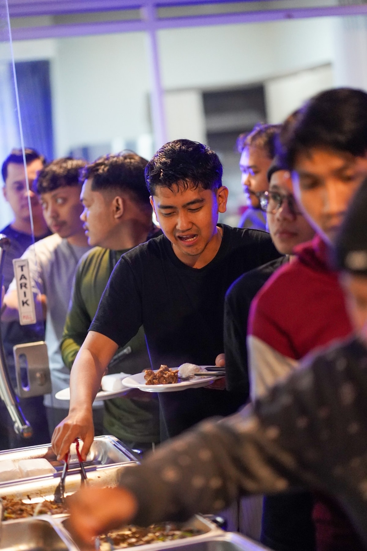 Menikmati momen kebersamaan dengan Catering Service BBQ dari Karnevor.id Bandung