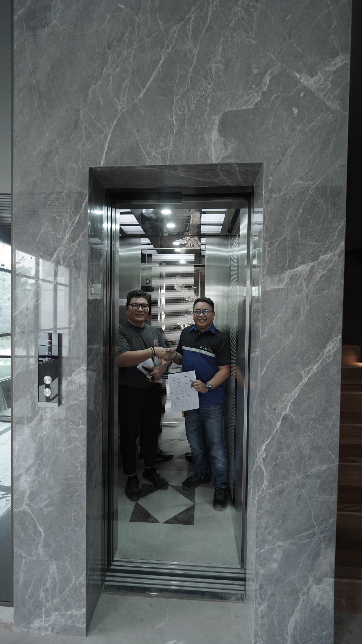 Lift Rumah Mewah 3 Lantai di Morizen, Sumarecon Bekasi