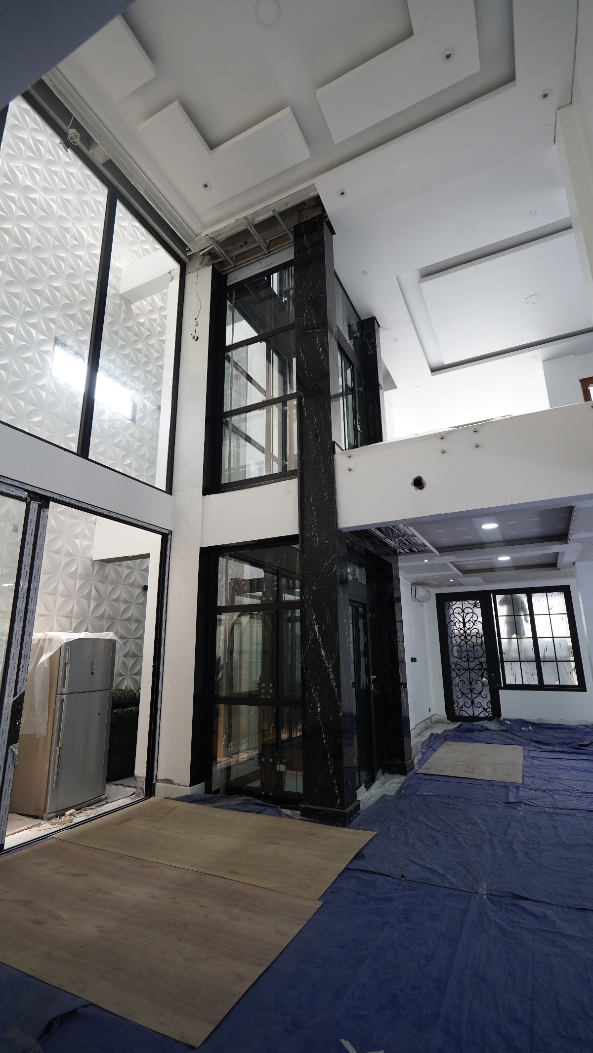 Rumah Mewah dengan Lift 4 Lantai Panoramic!