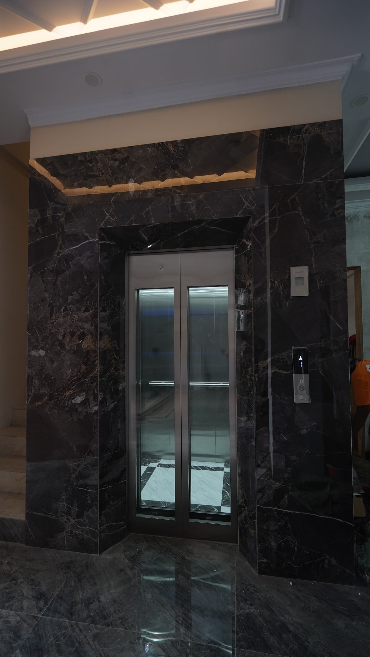 Lift Rumah 3 Lantai di Graha Mas Serpong, Tangerang!