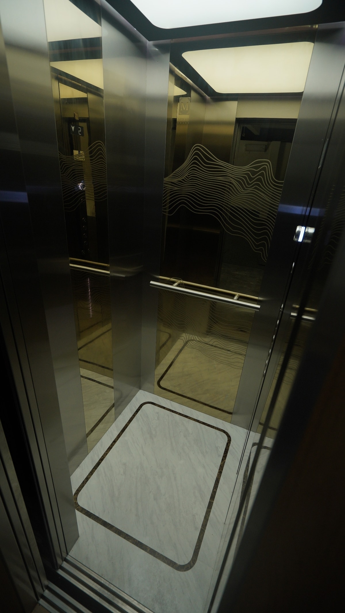 Lift 4 Lantai Yang Cocok untuk Cafe / Billiard Anda!