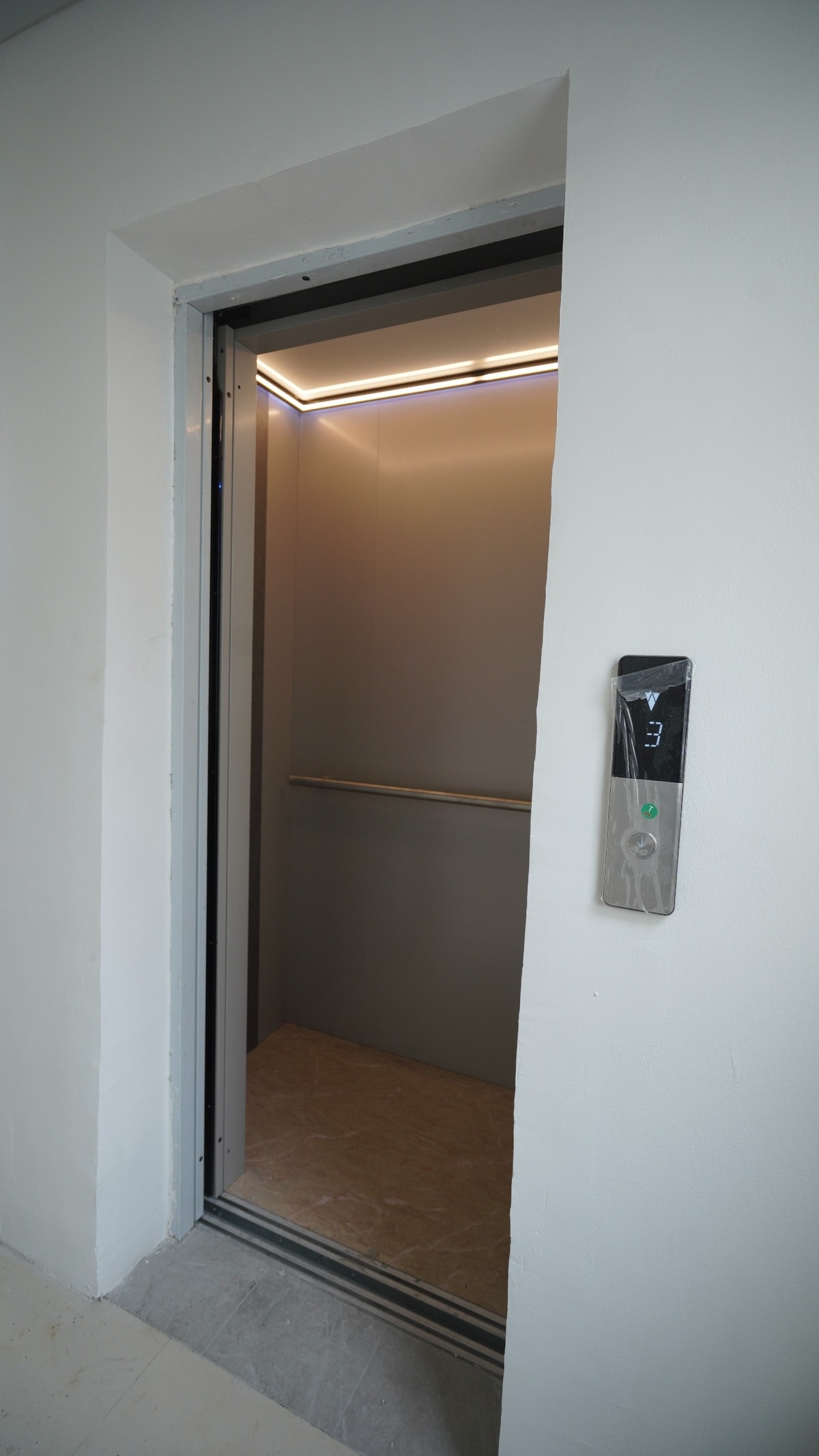 Lift 4 Lantai Full Stainless di Kost Ampera / Reddoorz, Jakarta Selatan!