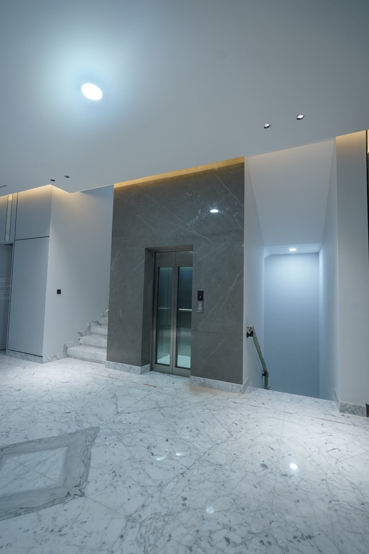 Selesai! Pemasangan Home Lift 4 Lantai di Manyar Permai, PIK