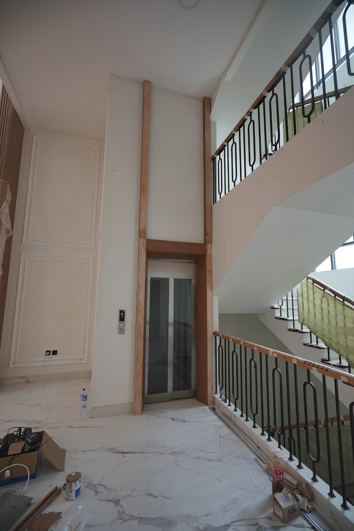 Lift Rumah 4 Lantai yang MEWAH dan ELEGAN!