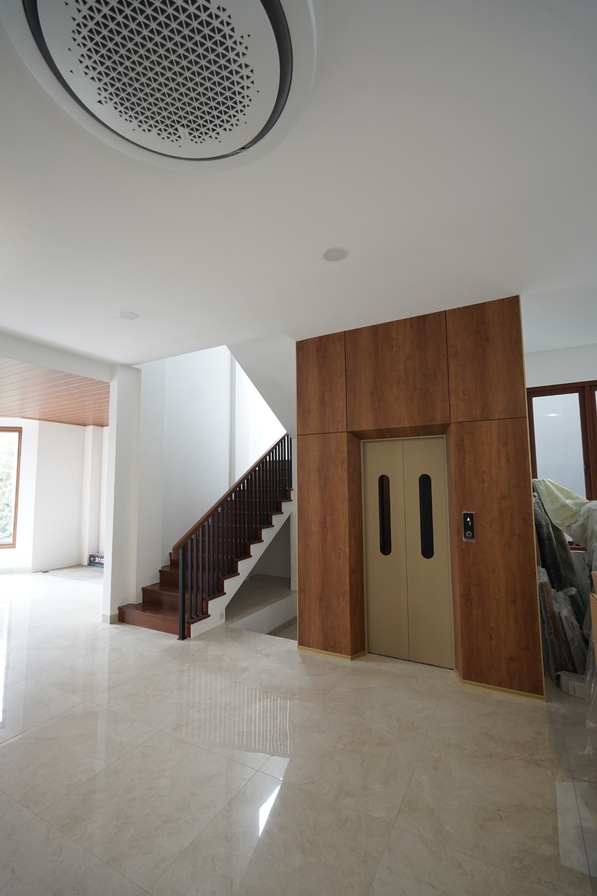 Lift Rumah 4 Lantai di Bungur, Kemang Jakarta Selatan