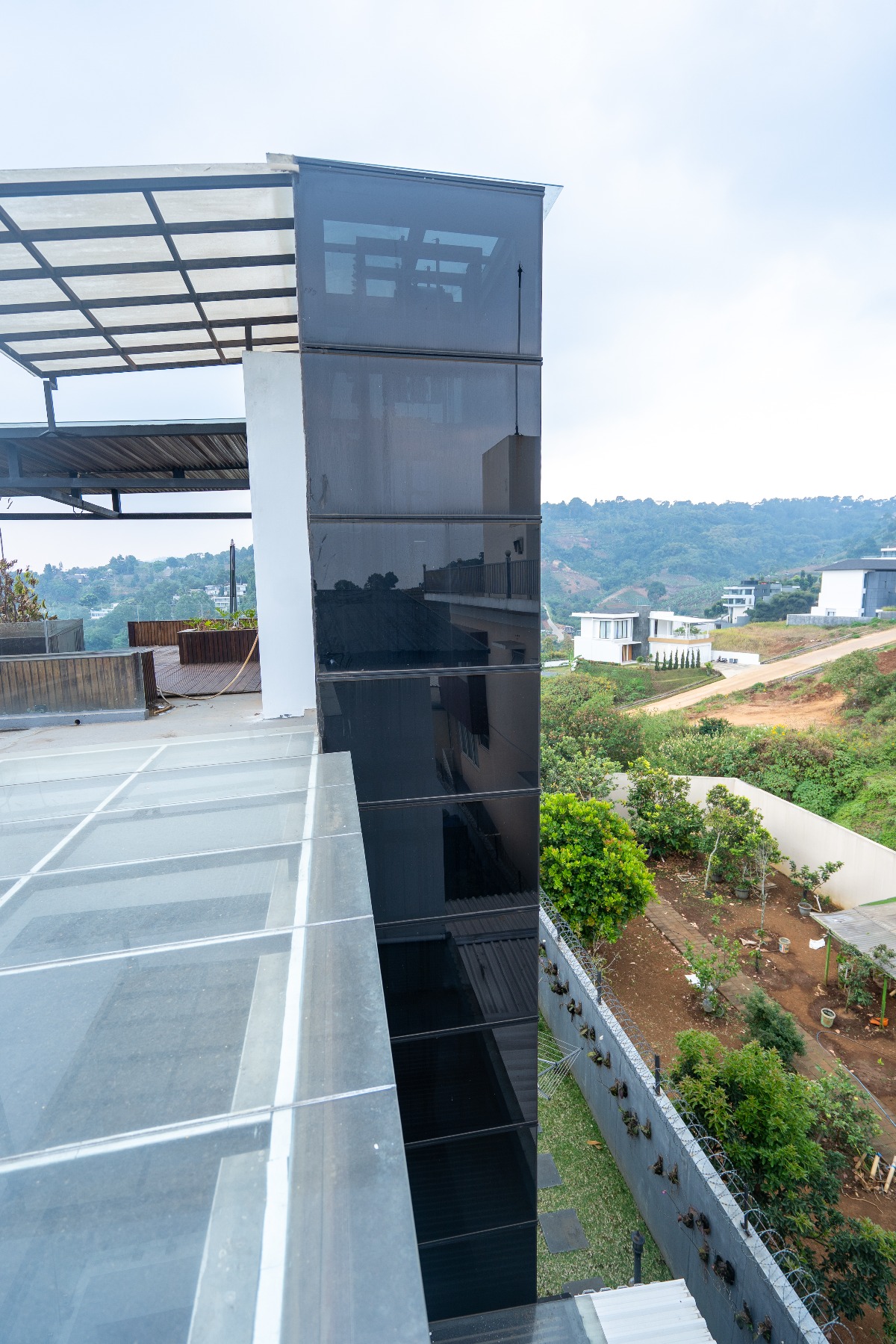 Lift 4 Lantai Panoramic di Dago Pakar, Bandung