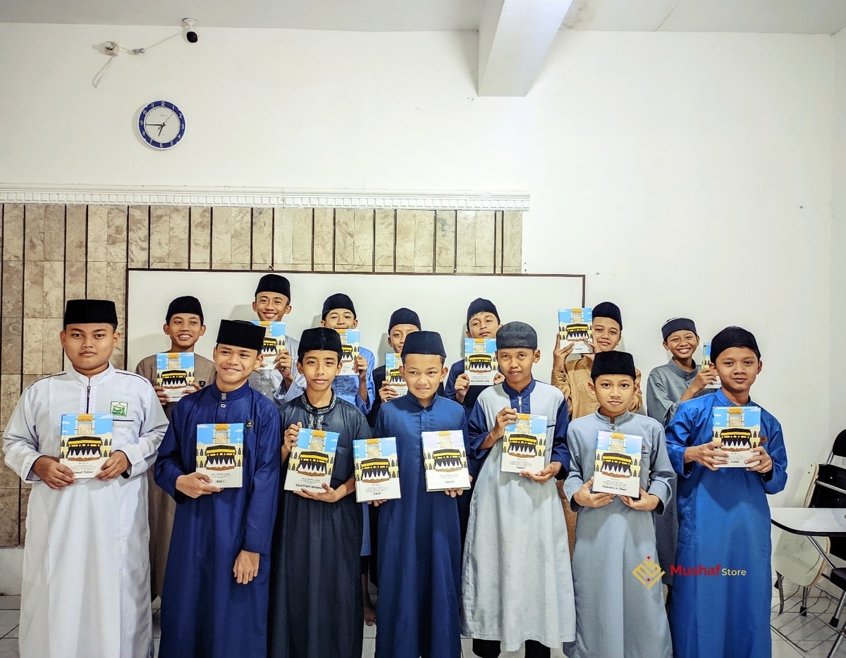Al-Quran custem untuk santri