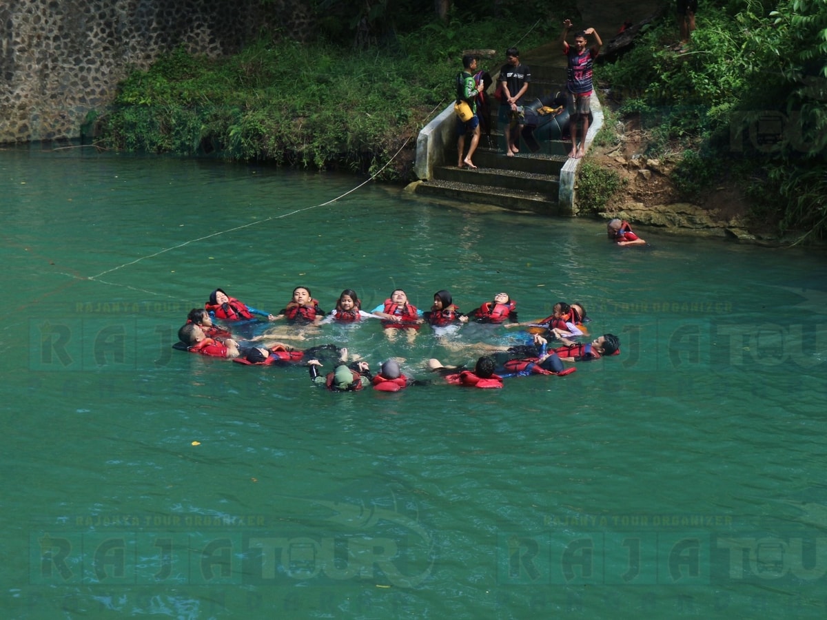 keseruan body rafting di citumang