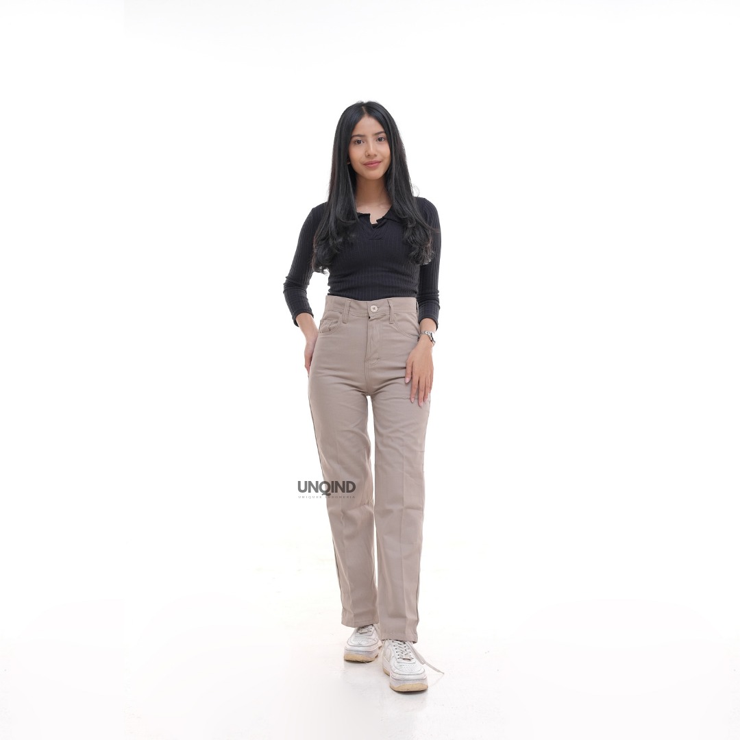 Celana Cutbray kini kembali dengan desain yang lebih kekinian dengan model highwaist yang bikin kamu keliatan lebih jenjang dan tinggi .