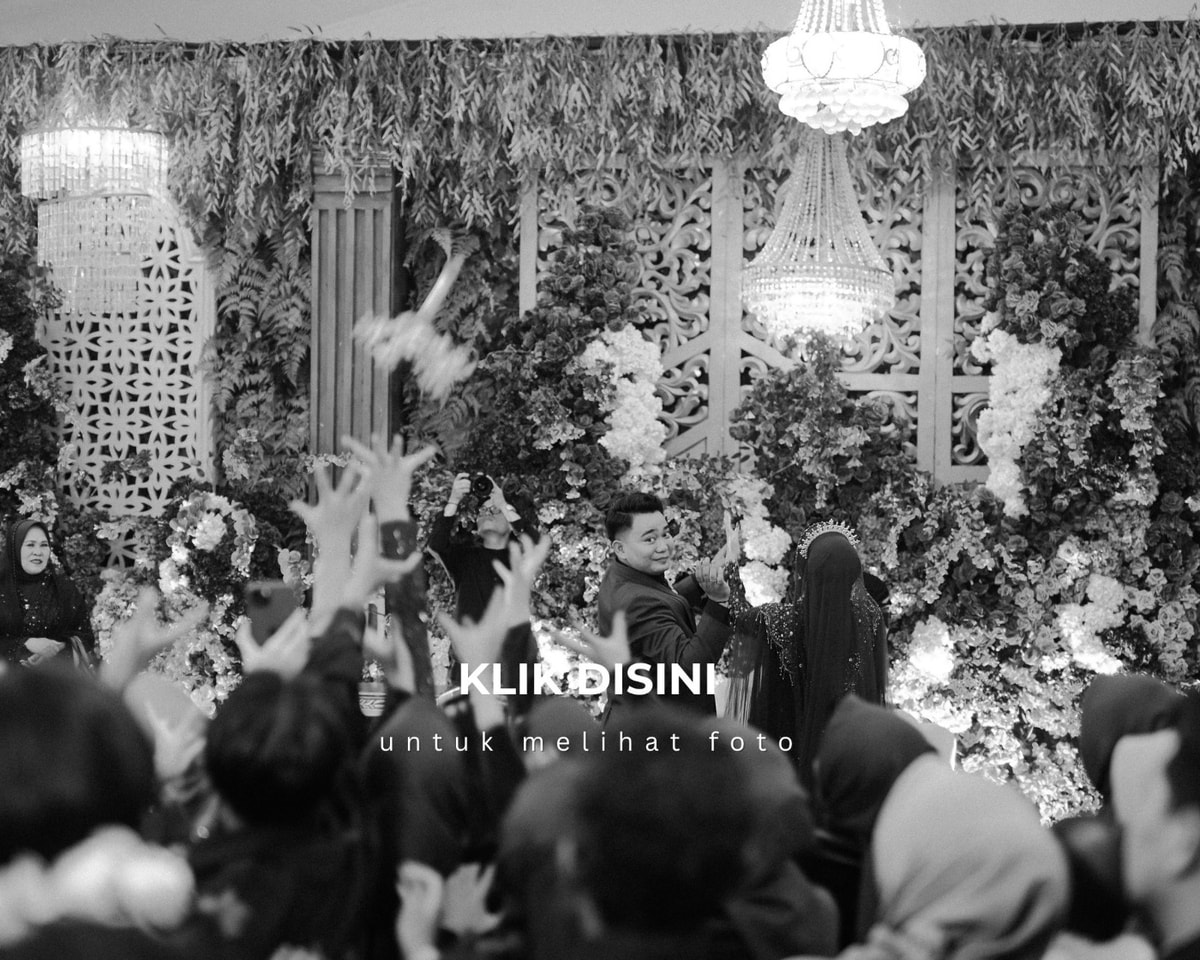 *Klik pada tulisan "KLIK DISINI" yang terdapat dalam foto, anda akan masuk kedalam blog yang berisi foto yang sama seperti di dalam link google drive..

Foto di dalam blog akan kami simpan selama-lamanya tetapi telah kami resize dengan ukuran kualitas foto yang lebih kecil.. kami sarankan setelah google drive terhapus silahkan masuk ke dalam blog agar dapat mengakses seluruh foto.