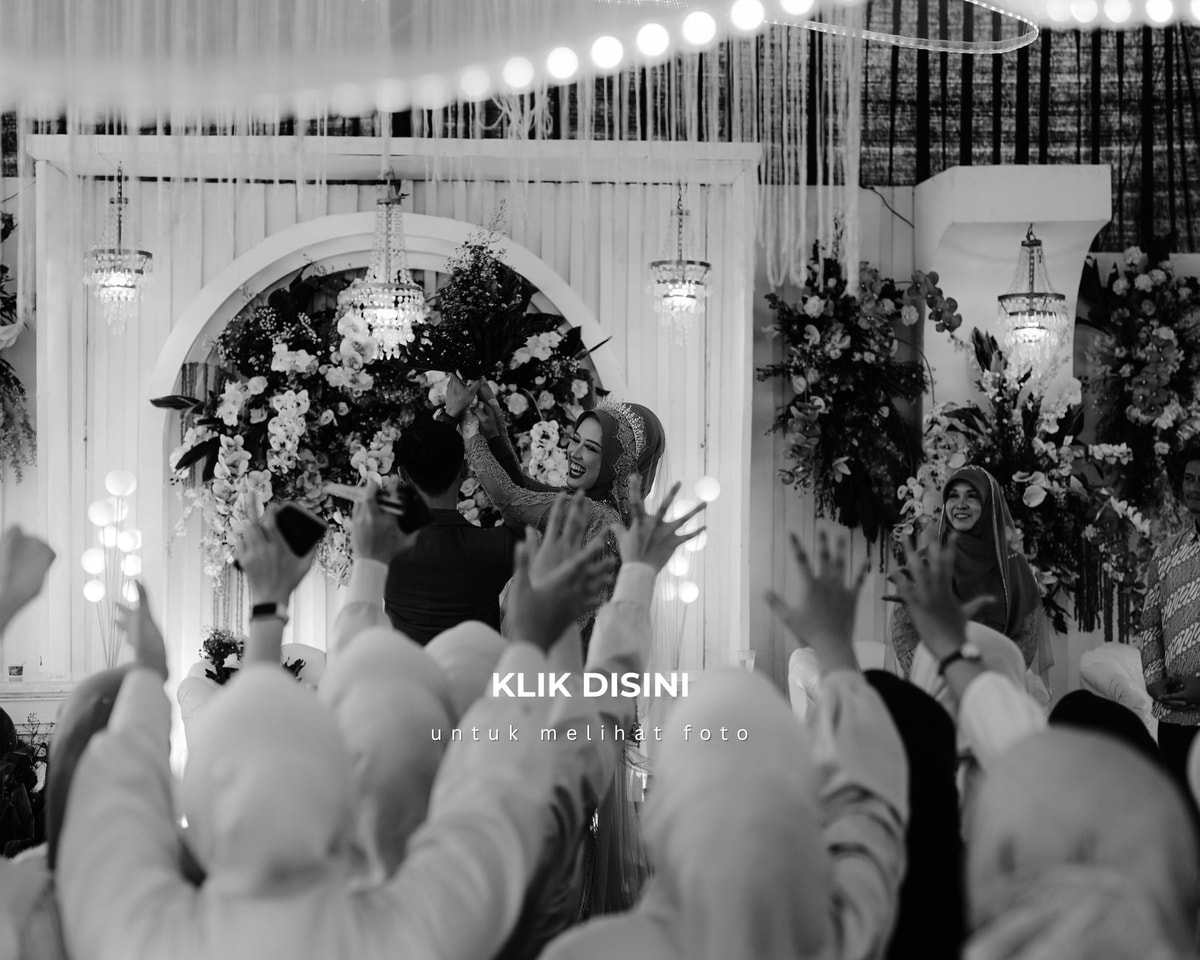 *Klik pada tulisan "KLIK DISINI" yang terdapat dalam foto, anda akan masuk kedalam blog yang berisi foto yang sama seperti di dalam link google drive..

Foto di dalam blog akan kami simpan selama-lamanya tetapi telah kami resize dengan ukuran kualitas foto yang lebih kecil.. kami sarankan setelah google drive terhapus silahkan masuk ke dalam blog agar dapat mengakses seluruh foto.
