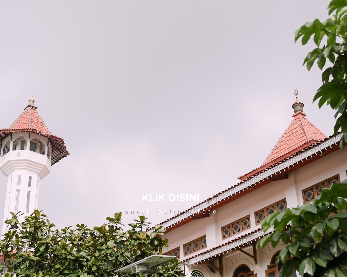 *Klik pada tulisan "KLIK DISINI" yang terdapat dalam foto, anda akan masuk kedalam blog yang berisi foto yang sama seperti di dalam link google drive..

Foto di dalam blog akan kami simpan selama-lamanya tetapi telah kami resize dengan ukuran kualitas foto yang lebih kecil.. kami sarankan setelah google drive terhapus silahkan masuk ke dalam blog agar dapat mengakses seluruh foto.
