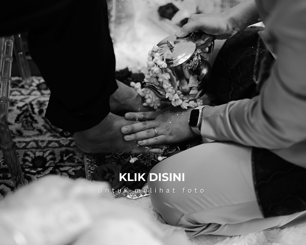 *Klik pada tulisan "KLIK DISINI" yang terdapat dalam foto, anda akan masuk kedalam blog yang berisi foto yang sama seperti di dalam link google drive..

Foto di dalam blog akan kami simpan selama-lamanya tetapi telah kami resize dengan ukuran kualitas foto yang lebih kecil.. kami sarankan setelah google drive terhapus silahkan masuk ke dalam blog agar dapat mengakses seluruh foto.