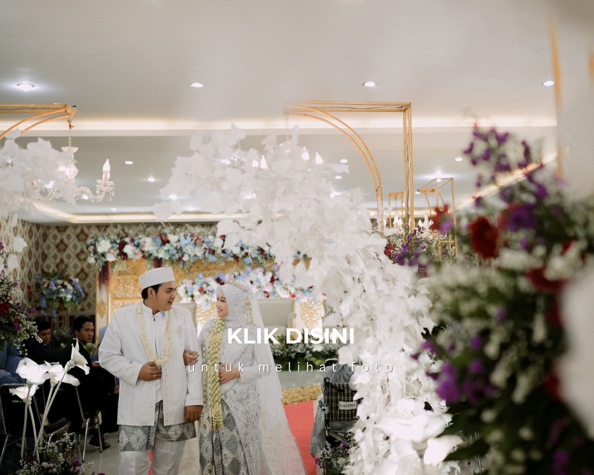 *Klik pada tulisan "KLIK DISINI" yang terdapat dalam foto, anda akan masuk kedalam blog yang berisi foto yang sama seperti di dalam link google drive..

Foto di dalam blog akan kami simpan selama-lamanya tetapi telah kami resize dengan ukuran kualitas foto yang lebih kecil.. kami sarankan setelah google drive terhapus silahkan masuk ke dalam blog agar dapat mengakses seluruh foto.