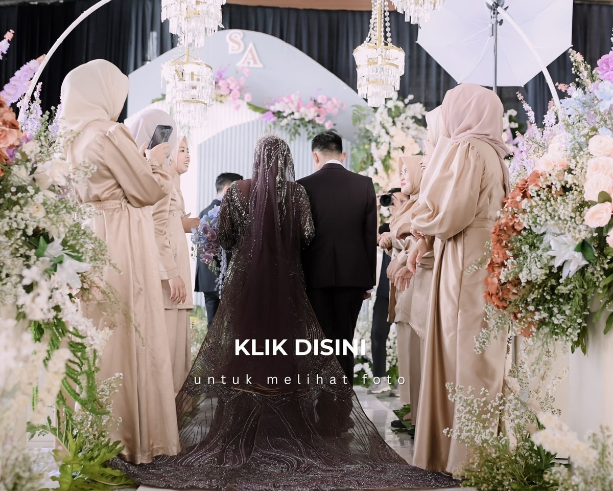 *Klik pada tulisan "KLIK DISINI" yang terdapat dalam foto, anda akan masuk kedalam blog yang berisi foto yang sama seperti di dalam link google drive..

Foto di dalam blog akan kami simpan selama-lamanya tetapi telah kami resize dengan ukuran kualitas foto yang lebih kecil.. kami sarankan setelah google drive terhapus silahkan masuk ke dalam blog agar dapat mengakses seluruh foto.