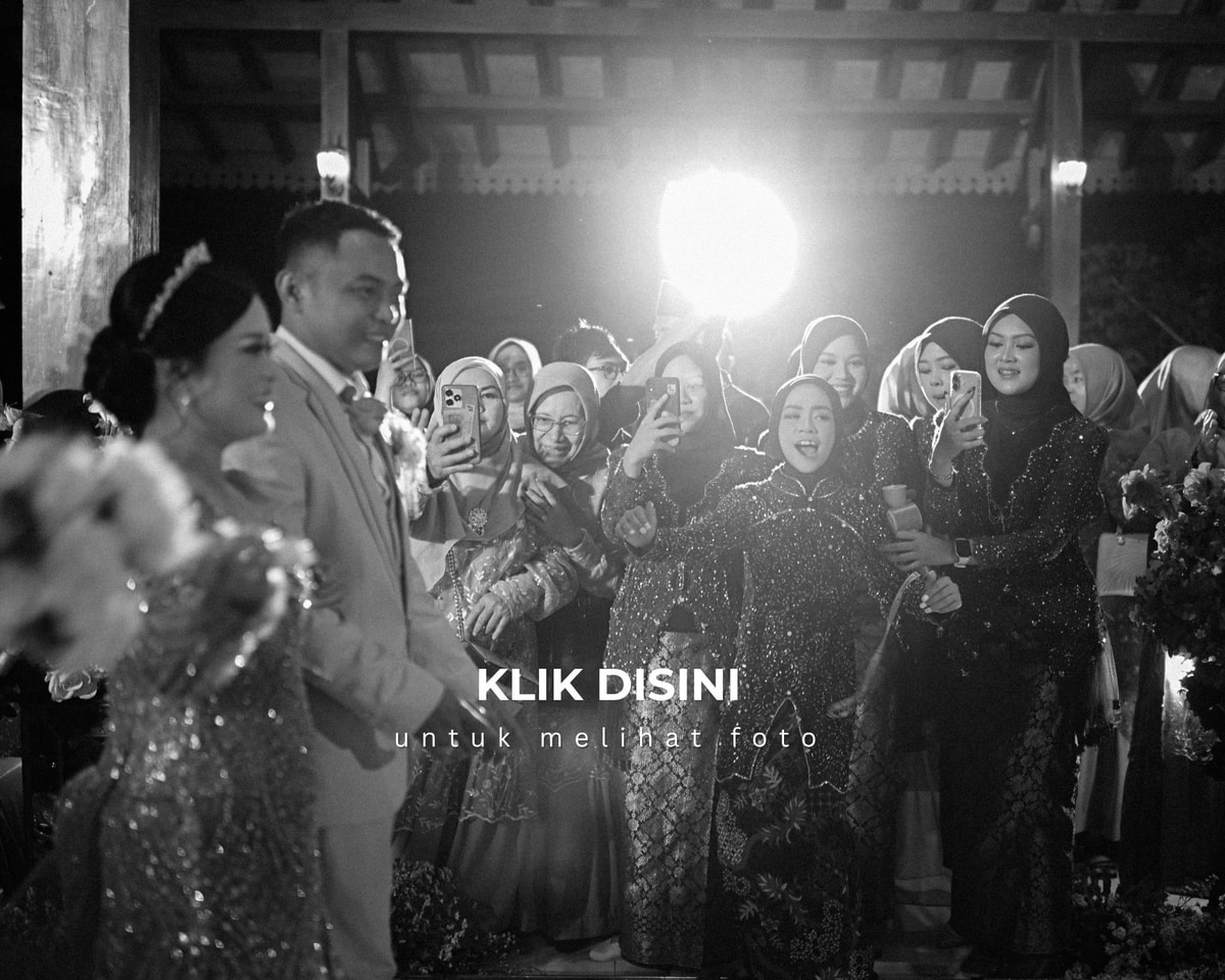 *Klik pada tulisan "KLIK DISINI" yang terdapat dalam foto, anda akan masuk kedalam blog yang berisi foto yang sama seperti di dalam link google drive..

Foto di dalam blog akan kami simpan selama-lamanya tetapi telah kami resize dengan ukuran kualitas foto yang lebih kecil.. kami sarankan setelah google drive terhapus silahkan masuk ke dalam blog agar dapat mengakses seluruh foto.