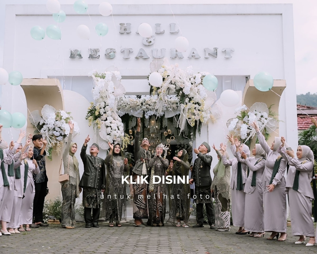 *Klik pada tulisan "KLIK DISINI" yang terdapat dalam foto, anda akan masuk kedalam blog yang berisi foto yang sama seperti di dalam link google drive..

Foto di dalam blog akan kami simpan selama-lamanya tetapi telah kami resize dengan ukuran kualitas foto yang lebih kecil.. kami sarankan setelah google drive terhapus silahkan masuk ke dalam blog agar dapat mengakses seluruh foto.