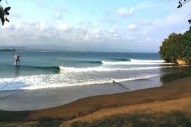 SURFING DI PANTAI BATUKARAS