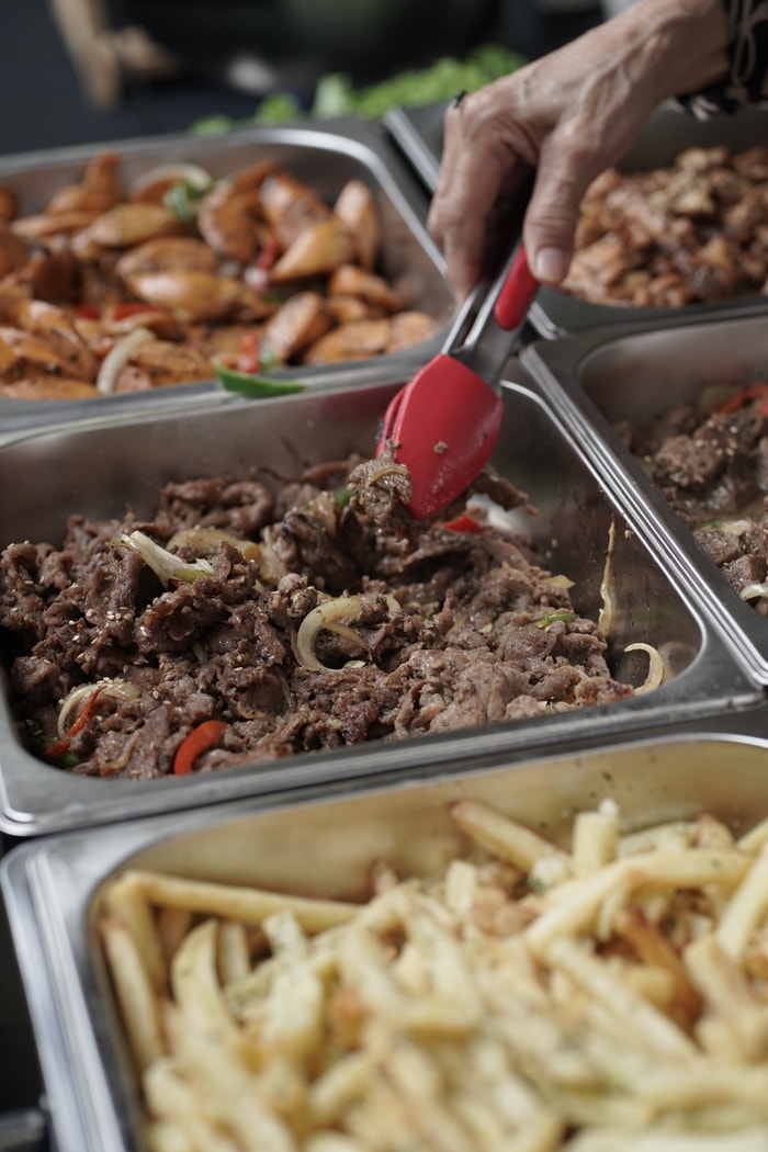 Penyajian makanan catering bbq & suki karnevor