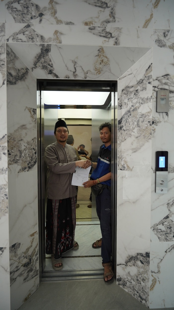 Lift Nyaman 3 Lantai di Pondok Pesantren Malika, Cikokol
