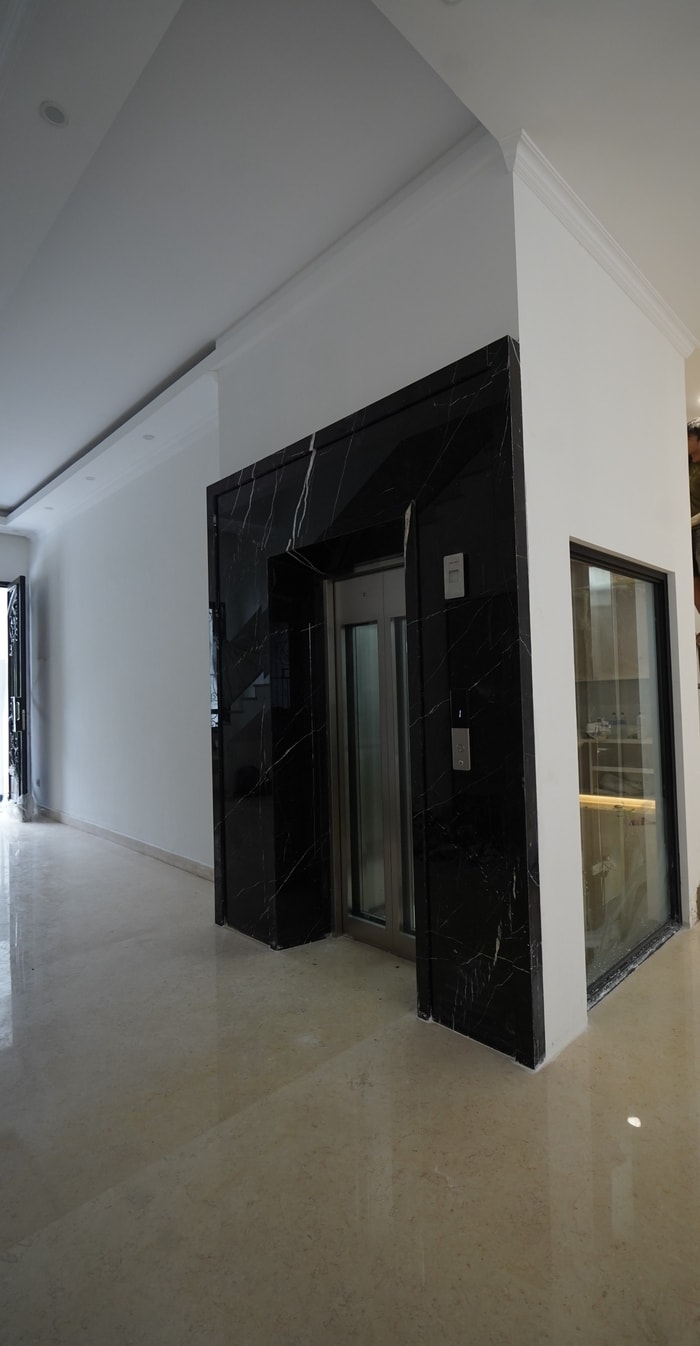 Lift Pintu Kaca Yang Nyaman & Aman di Cendana Golf PIK!