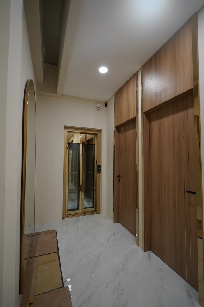 Masuk ke DA Clinic Condet Langsung Disambut Lift Panoramic!?