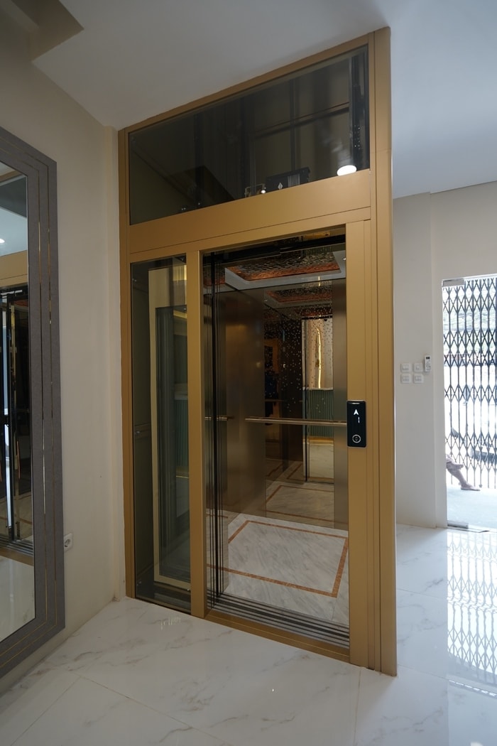 DA Clinic Condet, Jakarta Timur Siap di Buka! Dengan Lift Stainless Elegan