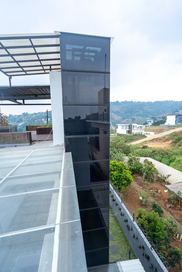 Lift 4 Lantai Panoramic di Dago Pakar, Bandung