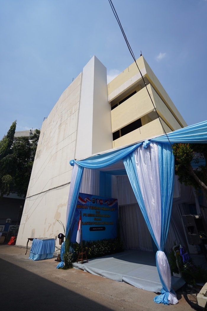 Proses Pemasangan 5 Lantai di Ditlantas Polda