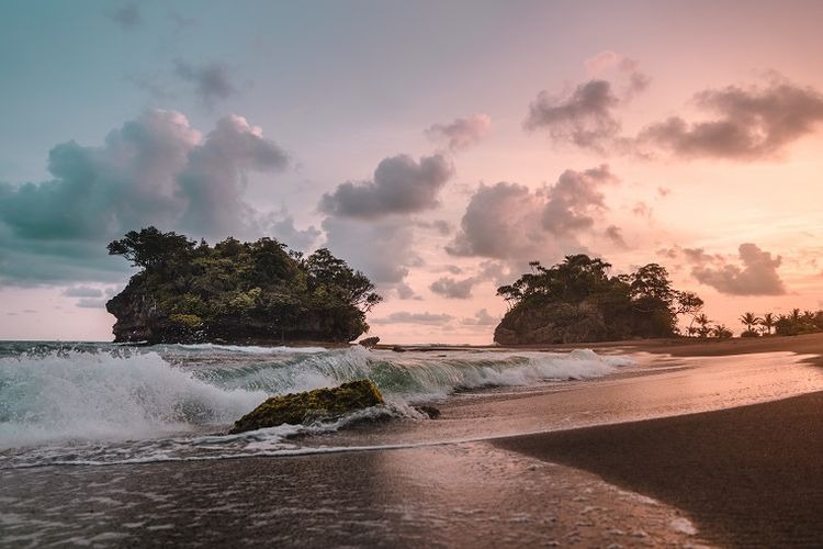 PANTAI MADASARI