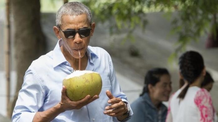 presiden obama minum kelapa